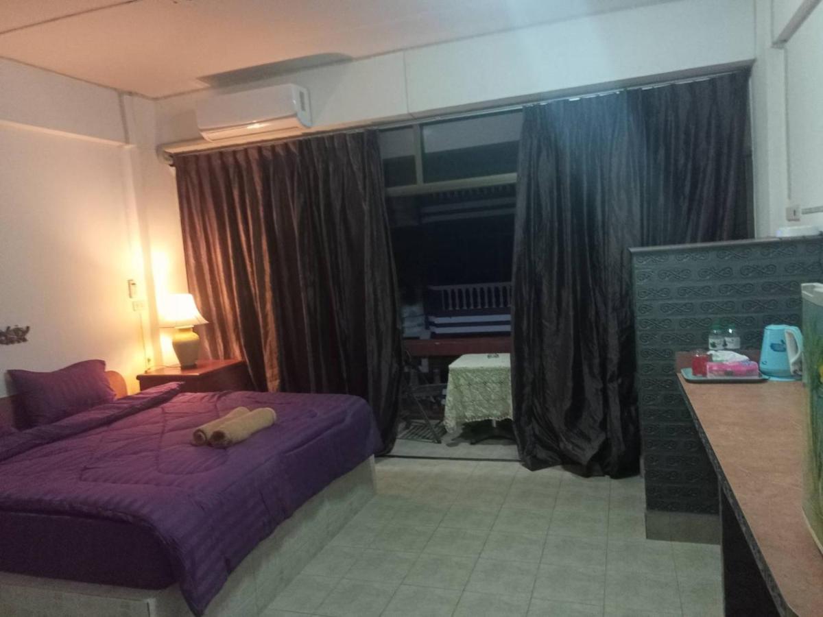 Pluemchai Guesthouse Jomtien Beach Exterior foto