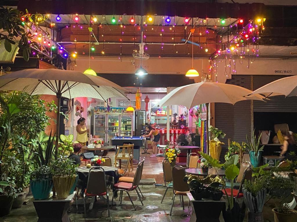 Pluemchai Guesthouse Jomtien Beach Exterior foto