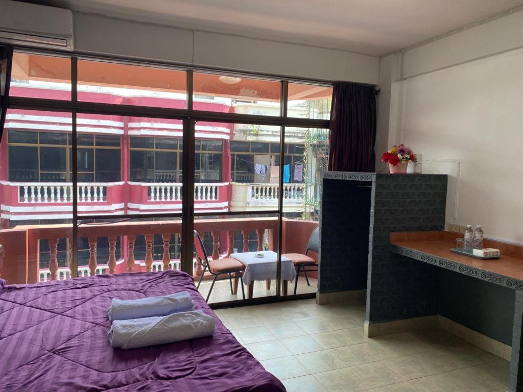 Pluemchai Guesthouse Jomtien Beach Exterior foto